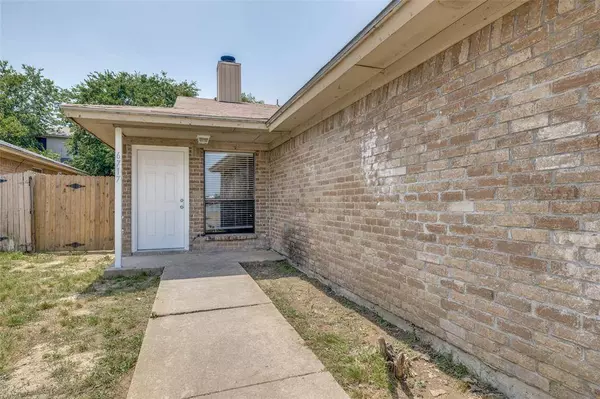 6717 Westcreek Drive, Fort Worth, TX 76133