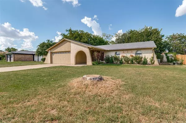 8421 Randy Drive, North Richland Hills, TX 76182