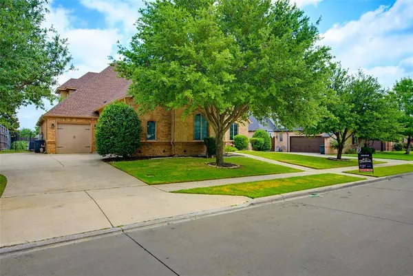 7713 Silverleaf Drive, North Richland Hills, TX 76182