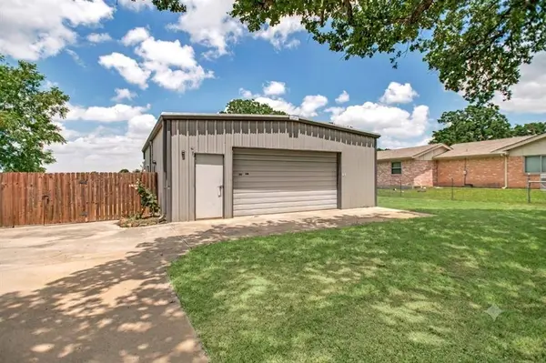 5643 W Caylor Road, Fort Worth, TX 76244