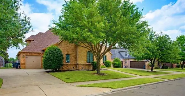 7713 Silverleaf Drive, North Richland Hills, TX 76182