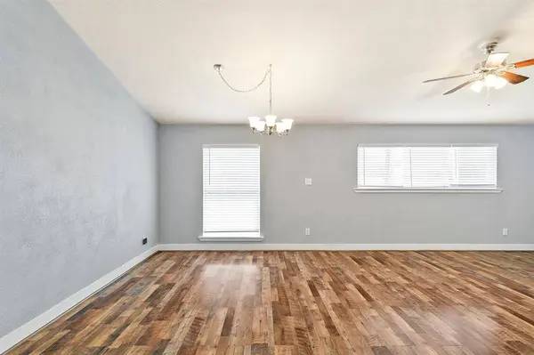 909 N Dove Road, Grapevine, TX 76051