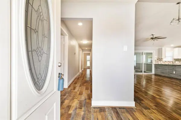 909 N Dove Road, Grapevine, TX 76051