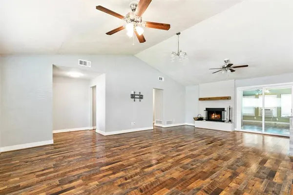 909 N Dove Road, Grapevine, TX 76051