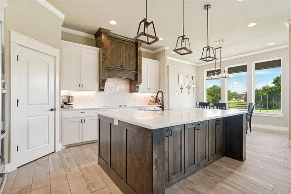 6913 Veal Station Road, Weatherford, TX 76085