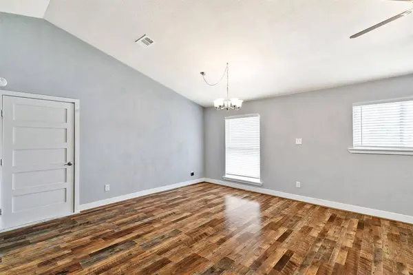 909 N Dove Road, Grapevine, TX 76051