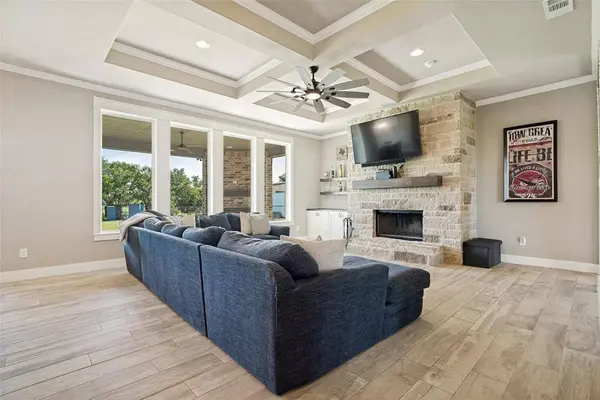 6913 Veal Station Road, Weatherford, TX 76085
