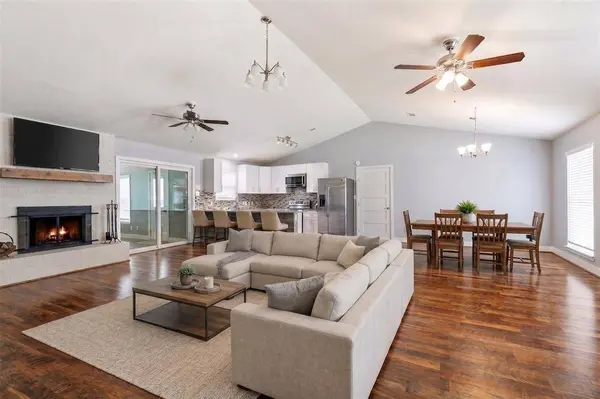 909 N Dove Road, Grapevine, TX 76051