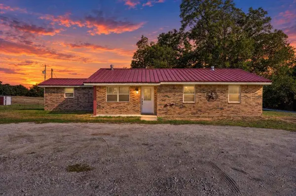 504 W Clay Street, Montague, TX 76251