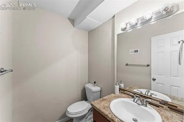 1511 Saratoga DR, Colorado Springs, CO 80910