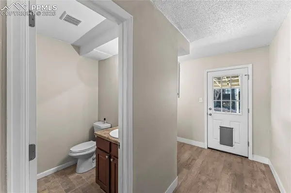 1511 Saratoga DR, Colorado Springs, CO 80910