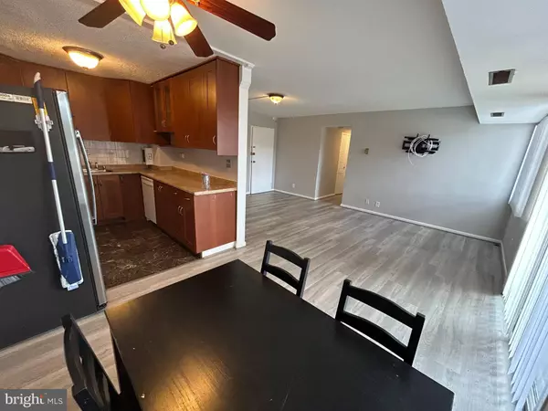 431 ARMISTEAD ST N #211, Alexandria, VA 22312