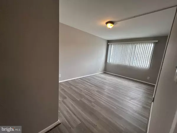 431 ARMISTEAD ST N #211, Alexandria, VA 22312