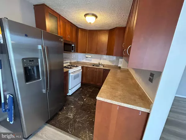 431 ARMISTEAD ST N #211, Alexandria, VA 22312