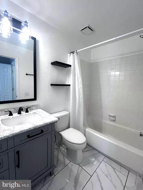 9240 CARDINAL FOREST LN #302, Lorton, VA 22079