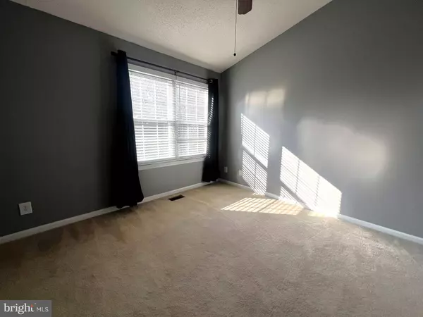 9240 CARDINAL FOREST LN #302, Lorton, VA 22079