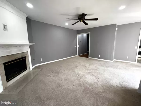 9240 CARDINAL FOREST LN #302, Lorton, VA 22079