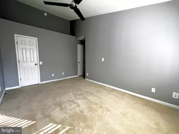 9240 CARDINAL FOREST LN #302, Lorton, VA 22079