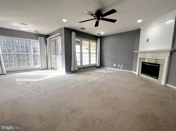 9240 CARDINAL FOREST LN #302, Lorton, VA 22079