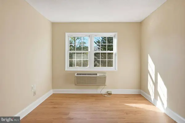 2239 FARRINGTON AVE #05-302, Alexandria, VA 22303