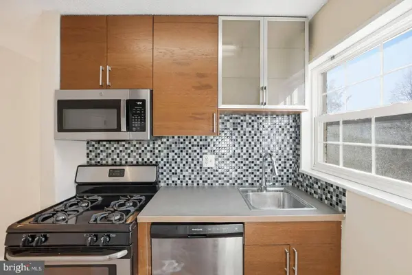 2239 FARRINGTON AVE #05-302, Alexandria, VA 22303