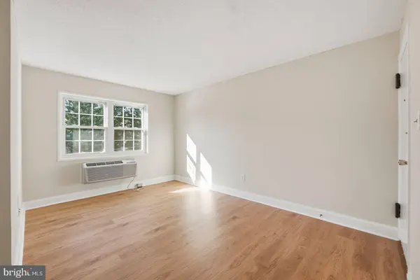 2239 FARRINGTON AVE #05-302, Alexandria, VA 22303