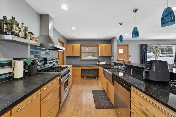 1150 Parkway Dr, Brookfield, WI 53005