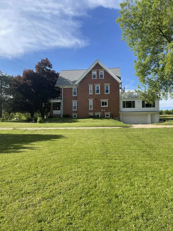4310 Jackson Dr, Jackson, WI 53037