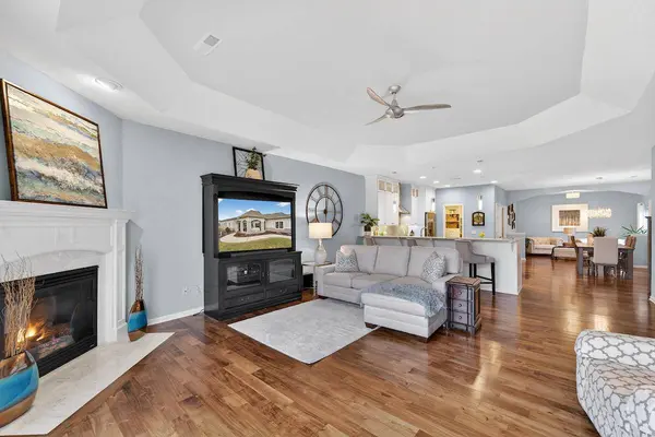 W162N5503 Westwind Dr, Menomonee Falls, WI 53051