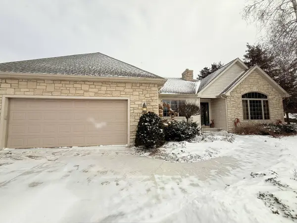 1036 Cedar ST St, Hartford, WI 53027