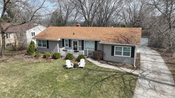 1514 S 165th St, New Berlin, WI 53151