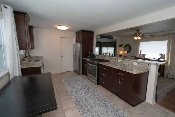 1514 S 165th St, New Berlin, WI 53151