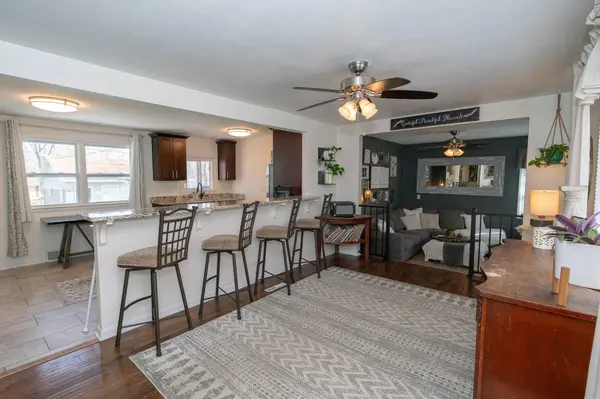 1514 S 165th St, New Berlin, WI 53151
