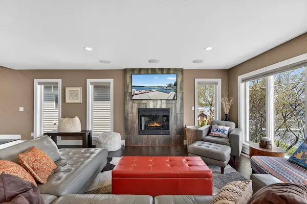 5704 W Lake Dr, West Bend, WI 53095