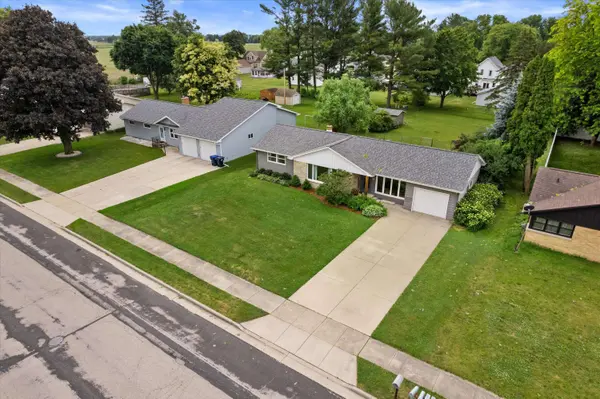 630 E Center St, Juneau, WI 53039