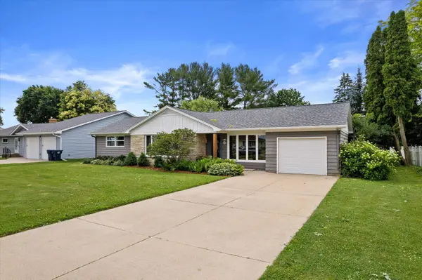 630 E Center St, Juneau, WI 53039