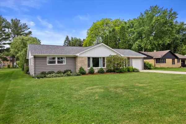 630 E Center St, Juneau, WI 53039