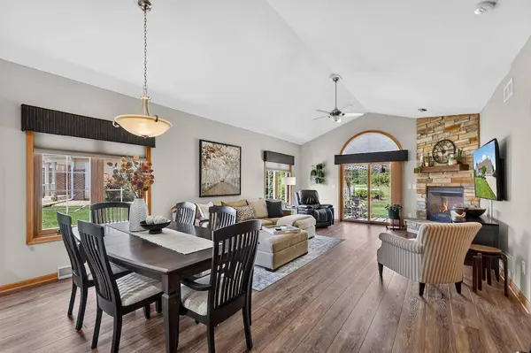 W162N5533 Westwind Dr, Menomonee Falls, WI 53051
