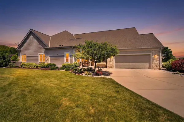 W162N5533 Westwind Dr, Menomonee Falls, WI 53051