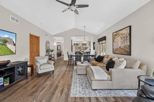 W162N5533 Westwind Dr, Menomonee Falls, WI 53051