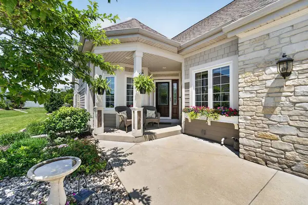 W162N5533 Westwind Dr, Menomonee Falls, WI 53051