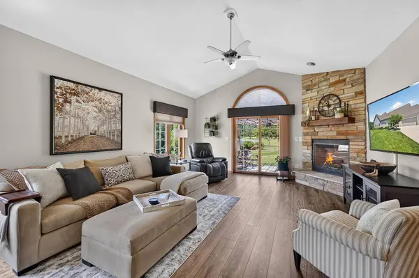 W162N5533 Westwind Dr, Menomonee Falls, WI 53051
