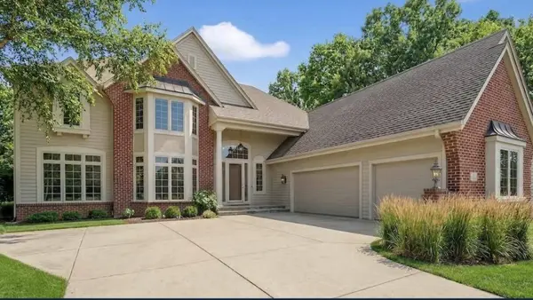 W162N7406 Tamarack Trl, Menomonee Falls, WI 53051