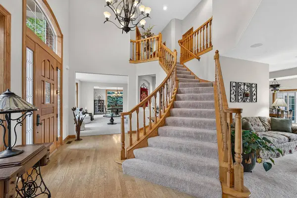 W162N7406 Tamarack Trl, Menomonee Falls, WI 53051