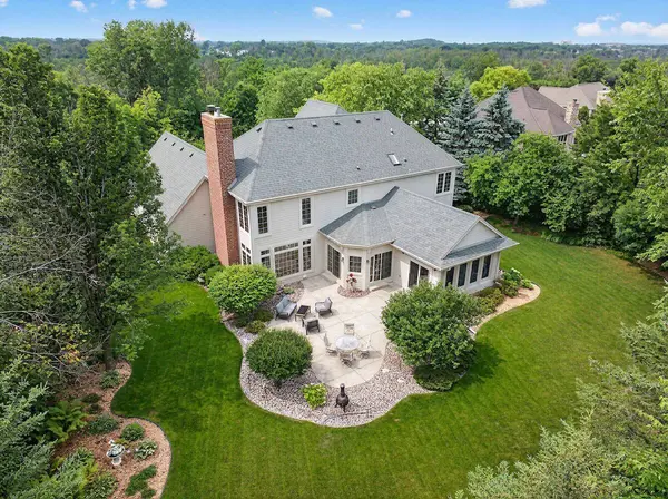 W162N7406 Tamarack Trl, Menomonee Falls, WI 53051