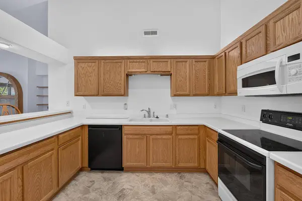 9410 W Loomis 2 Rd, Franklin, WI 53132