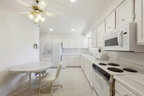 1750 E CRESCENT VIEW DR DR, Sandy, UT 84092