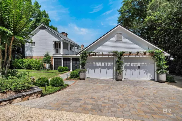 9046 Neumann Drive, Perdido Beach, AL 36530