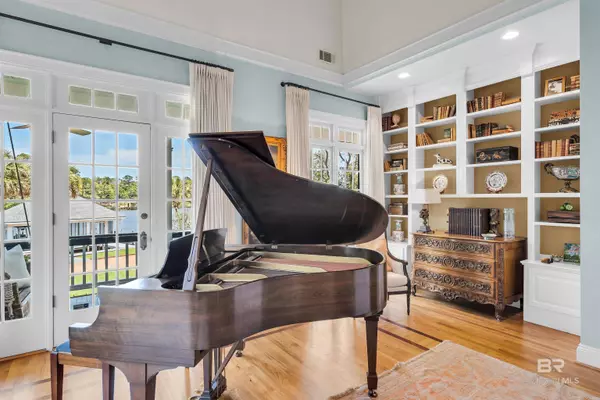 9046 Neumann Drive, Perdido Beach, AL 36530