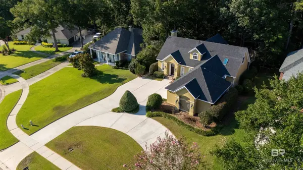 8899 North Court, Daphne, AL 36527